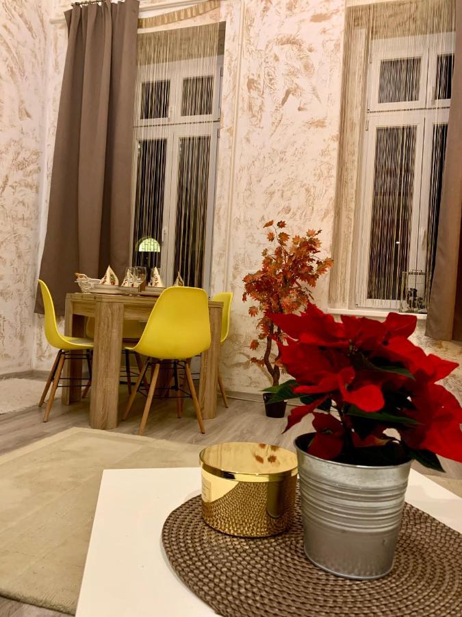 Ararat Apartman Boedapest Buitenkant foto