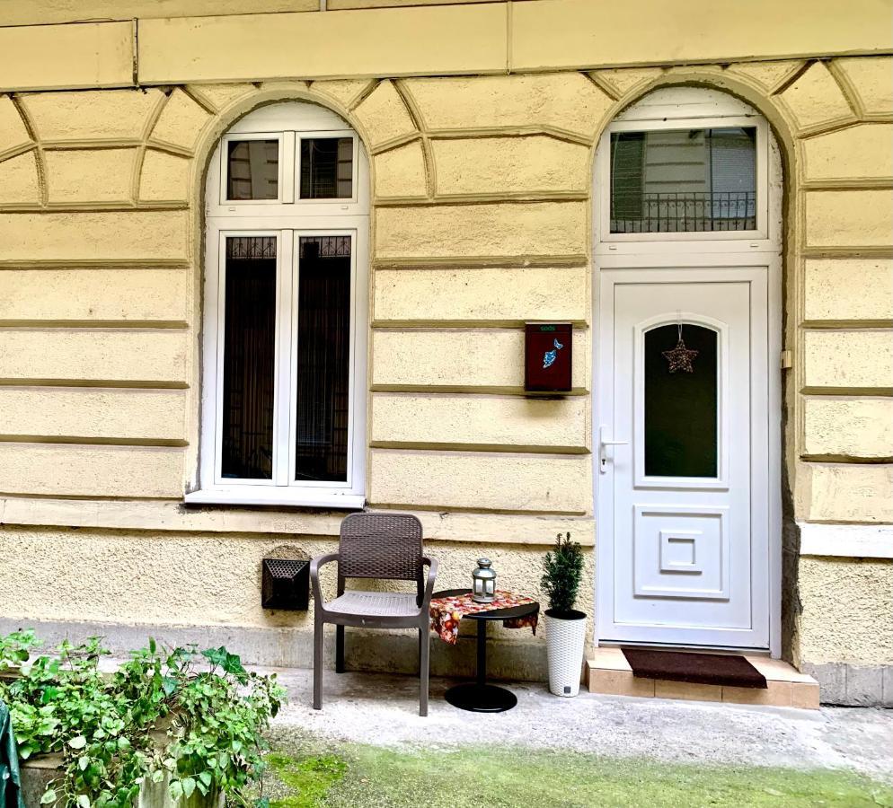 Ararat Apartman Boedapest Buitenkant foto