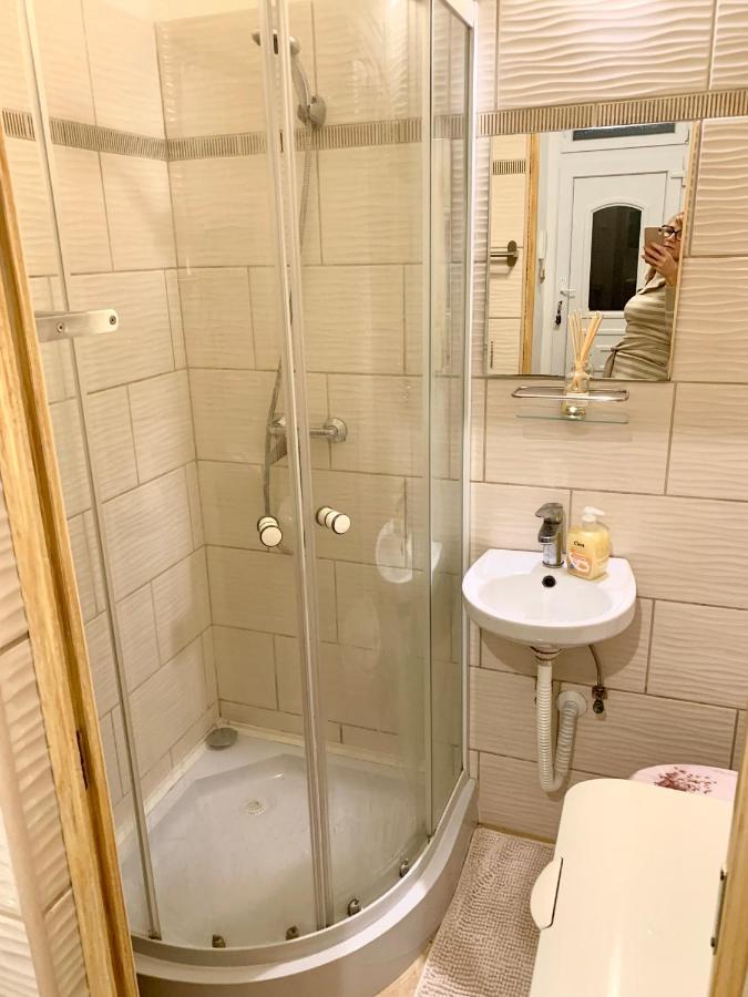 Ararat Apartman Boedapest Buitenkant foto