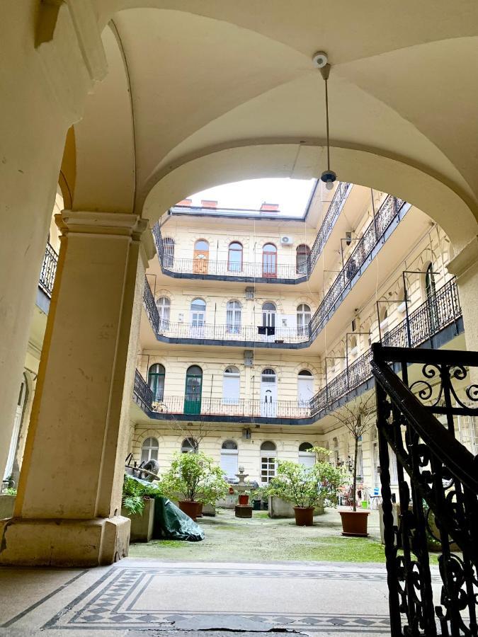 Ararat Apartman Boedapest Buitenkant foto