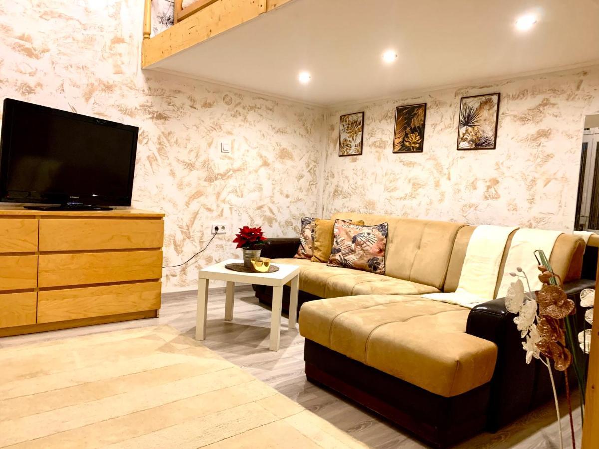 Ararat Apartman Boedapest Buitenkant foto