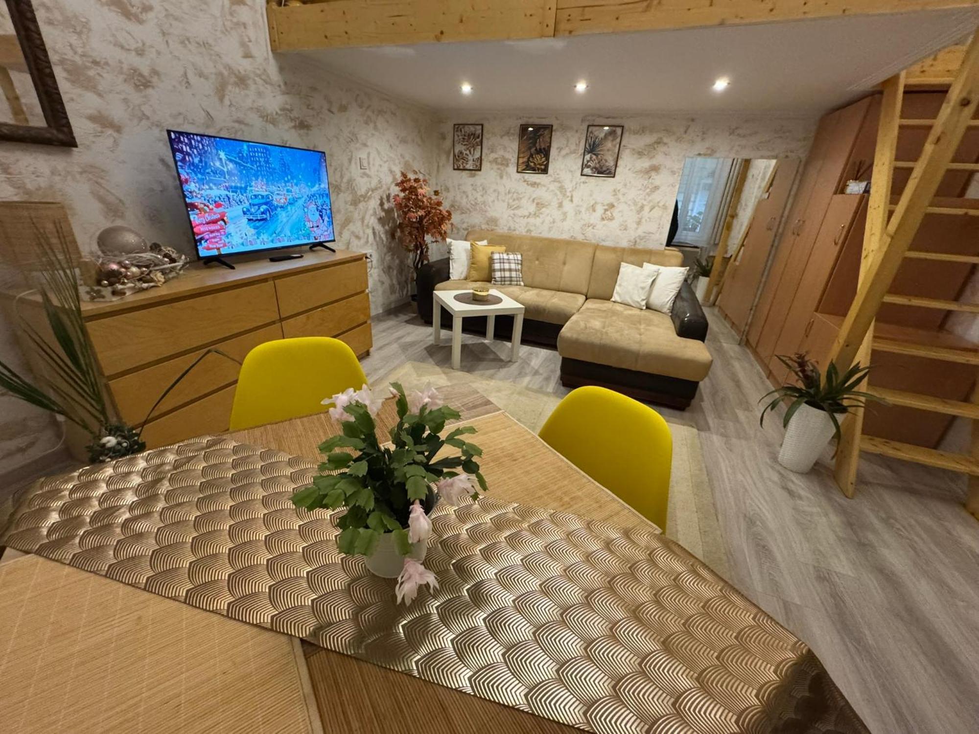 Ararat Apartman Boedapest Buitenkant foto